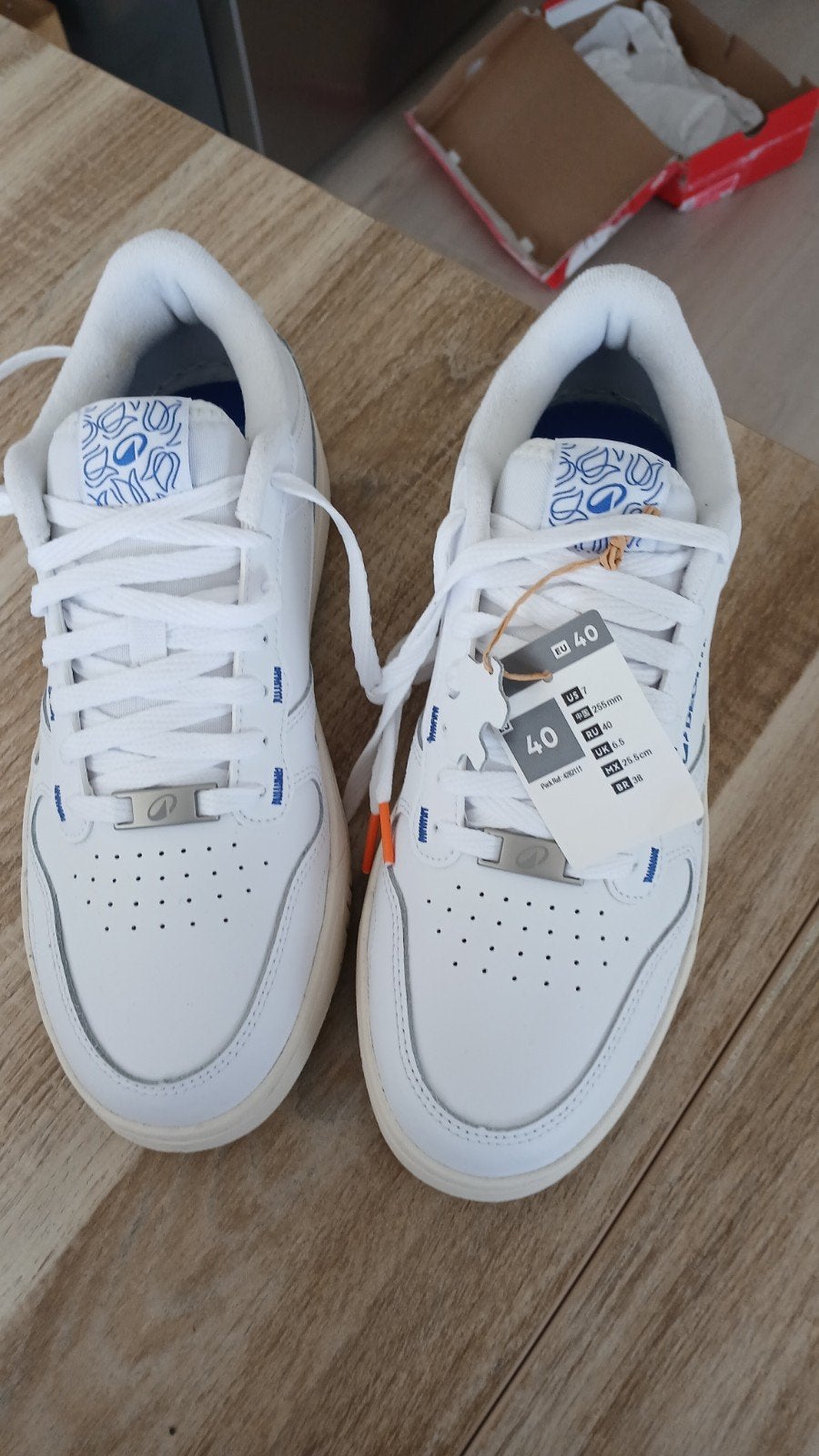 Witte Decathlon Sneakers - Maat 40, Wit, Nieuw, Ophalen of Verzenden, Sneakers of Gympen