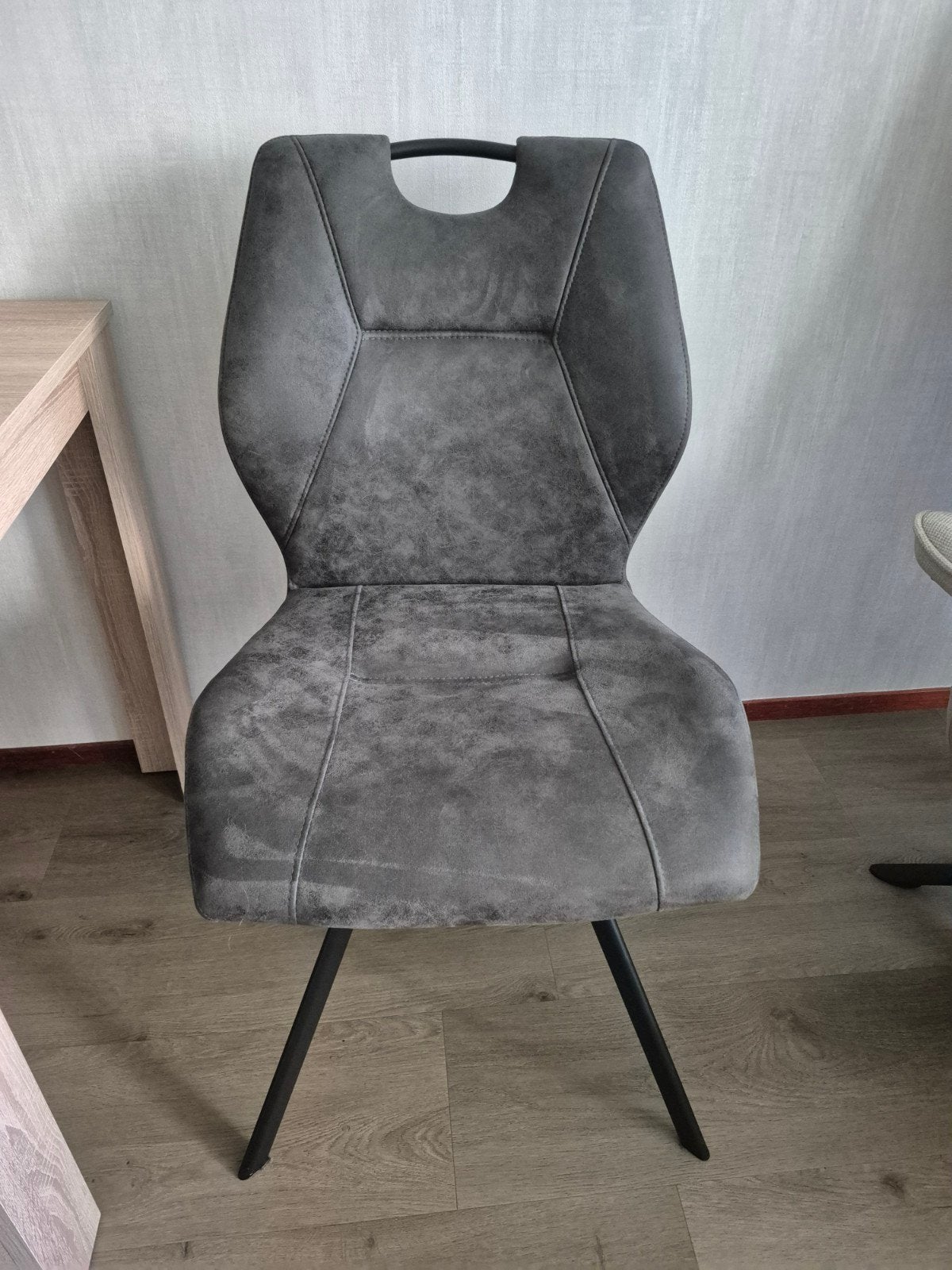 2 eetkamerstoelen i.z.g.st leen bakker, Ophalen