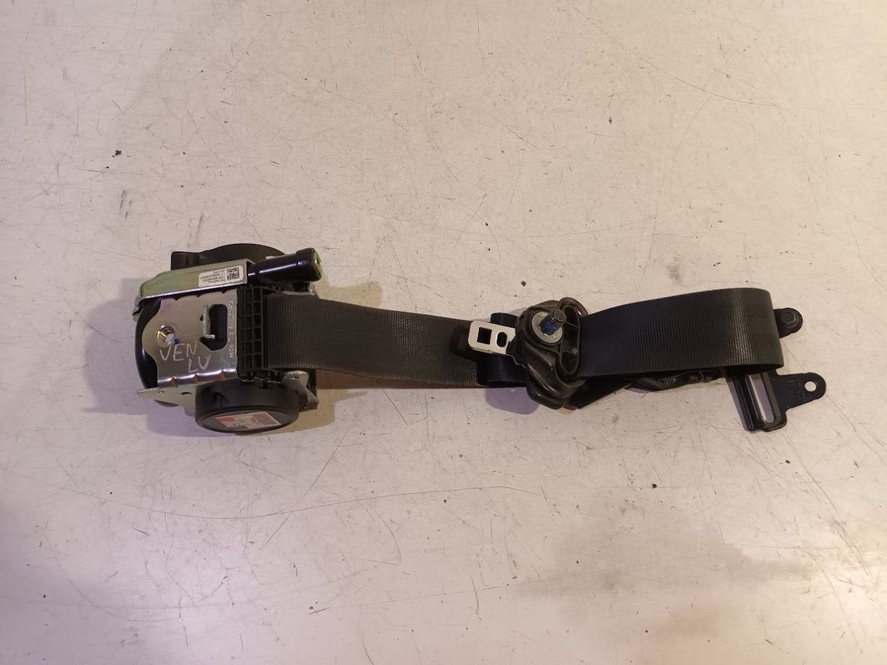 Veiligheidsgordel links achter Volvo V40, Onderdelen@venauto.nl, Van der Ven Autorecycling B.V., Gebruikt, Ettenseweg 76, 4706 PB Roosendaal, The Netherlands