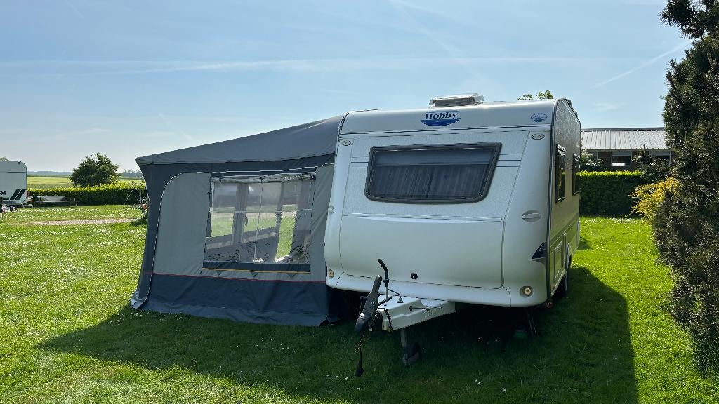 Comfortabele Hobby 460 caravan te huur