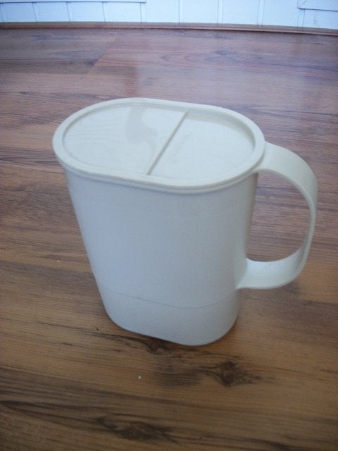 Tupperware Schenkkan ( wit, retro, 1 liter ), Ophalen of Verzenden, Gebruikt, Wit, Overige typen