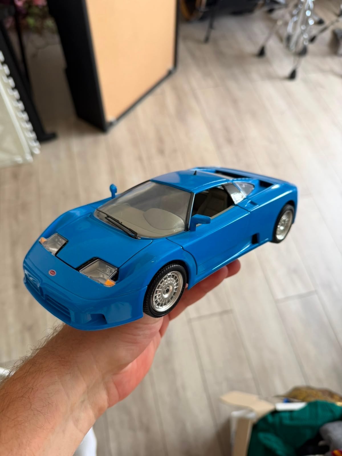 Bugatti EB110 modelauto - Blauw - Schaalmodel, Ophalen, Zo goed als nieuw, Auto, Overige merken