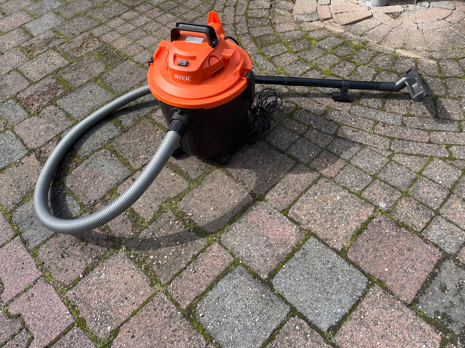 Ryver Nat- en Droogzuiger 1200W - Perfect voor Werkplaats, Ophalen, Gebruikt, Waterstofzuiger, Reservoir