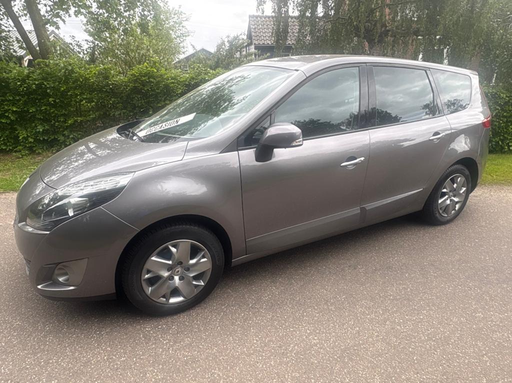 Foto 11 van Renault Grand Scenic 1.4 TCE 5P 2011 Grijs