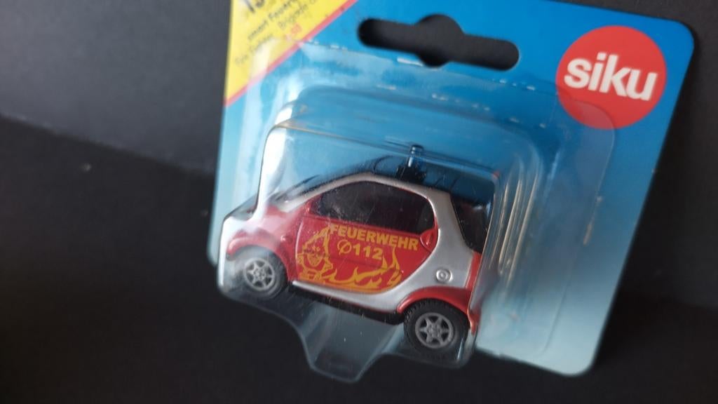 Smart City Coupe Feuerwehr 1:55 Siku 1303 Pol, Hobby en Vrije tijd, Modelauto's | Overige schalen, Schlittenbacherstrasse 60 Lüdenscheid Germany