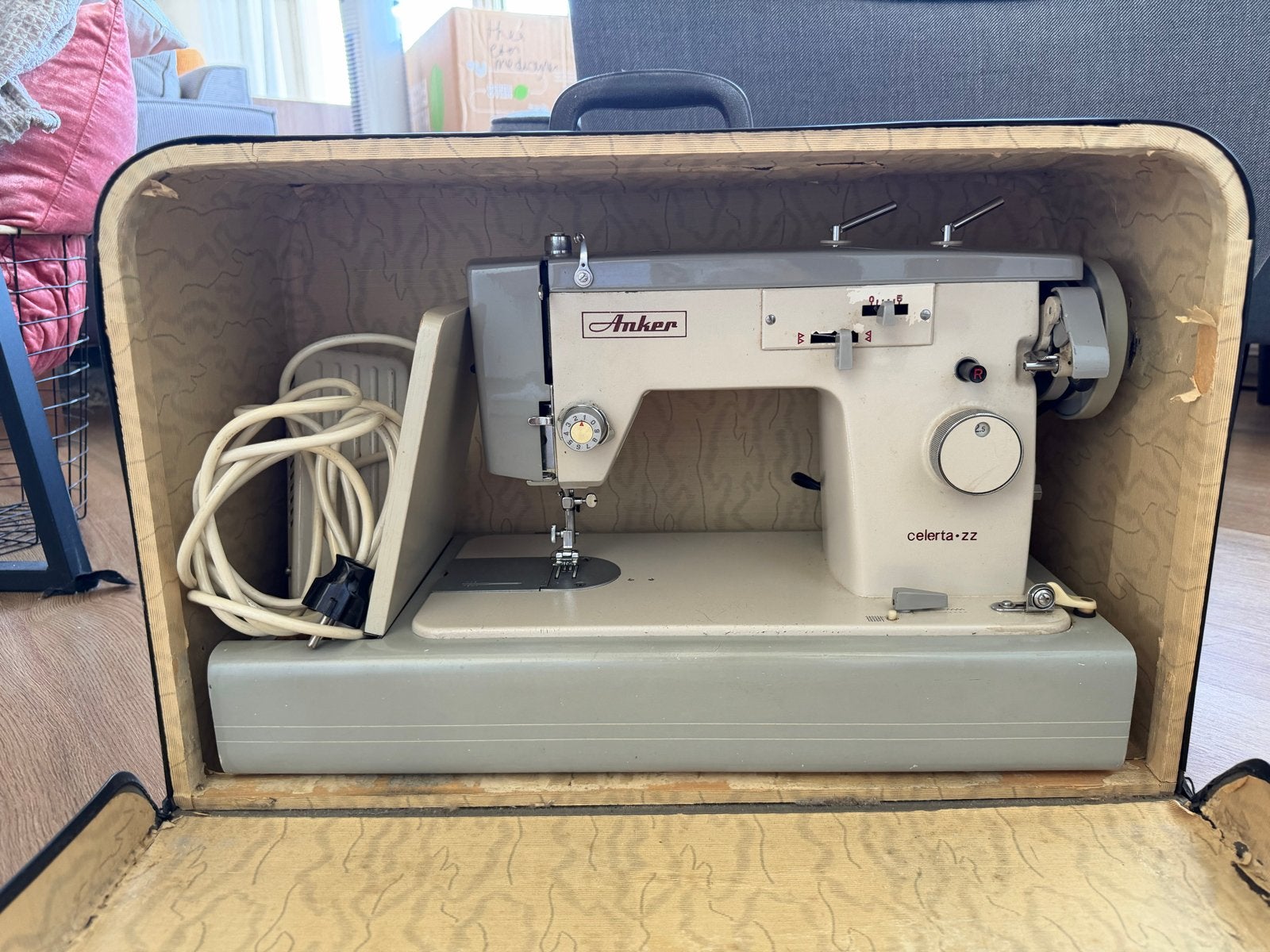 Anker Celerta ZZ Naaimachine Jaren '60 met Vintage Koffer, Ophalen, Gebruikt, Naaimachine, Overige merken