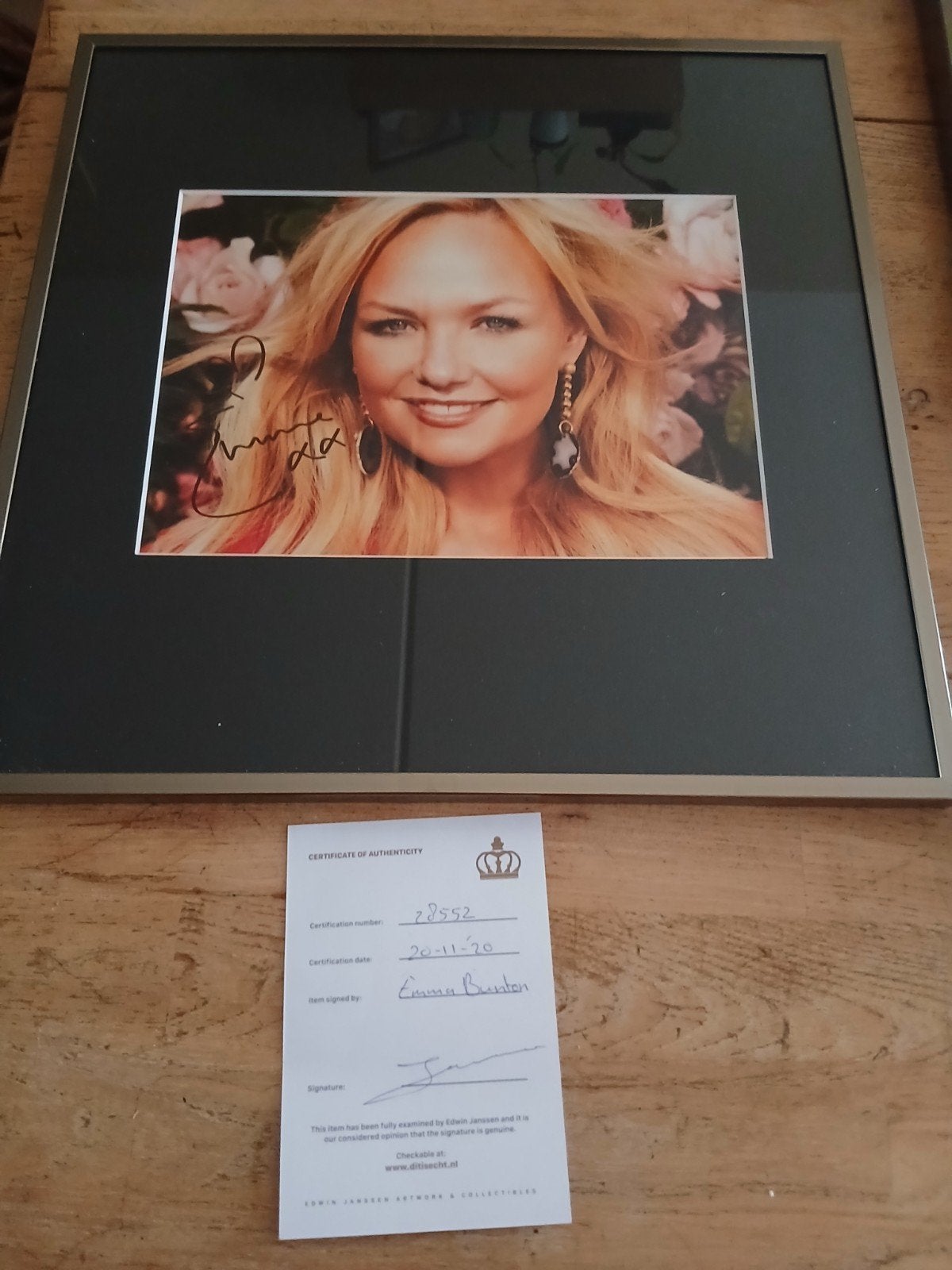 Gesigneerde foto Emma Bunton (Spice Girls) met COA, Ophalen, Zo goed als nieuw, Foto of Kaart, Gesigneerd