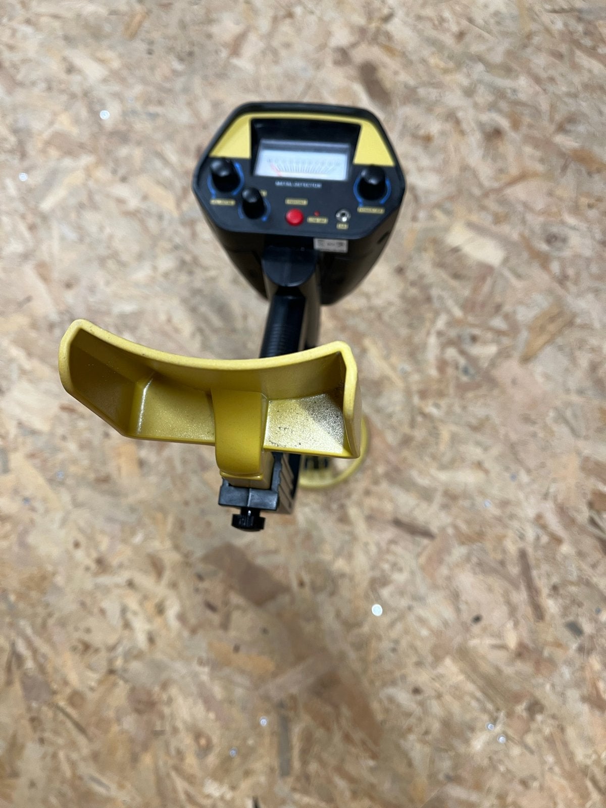 Metaaldetector met display en instelbare gevoeligheid, Overige merken, Gebruikt, Ophalen of Verzenden, 30 cm of minder