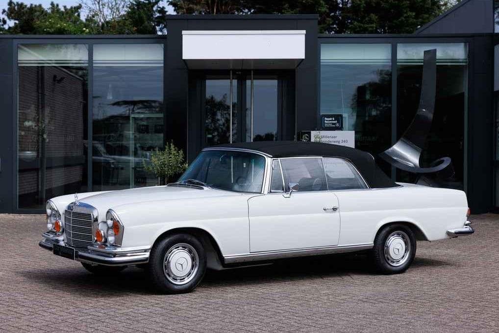 Mercedes-Benz 280 W111 SE Cabriolet | Volledig gerestaureerd, Voorwielaandrijving, Stof, Zwart, 160 pk
