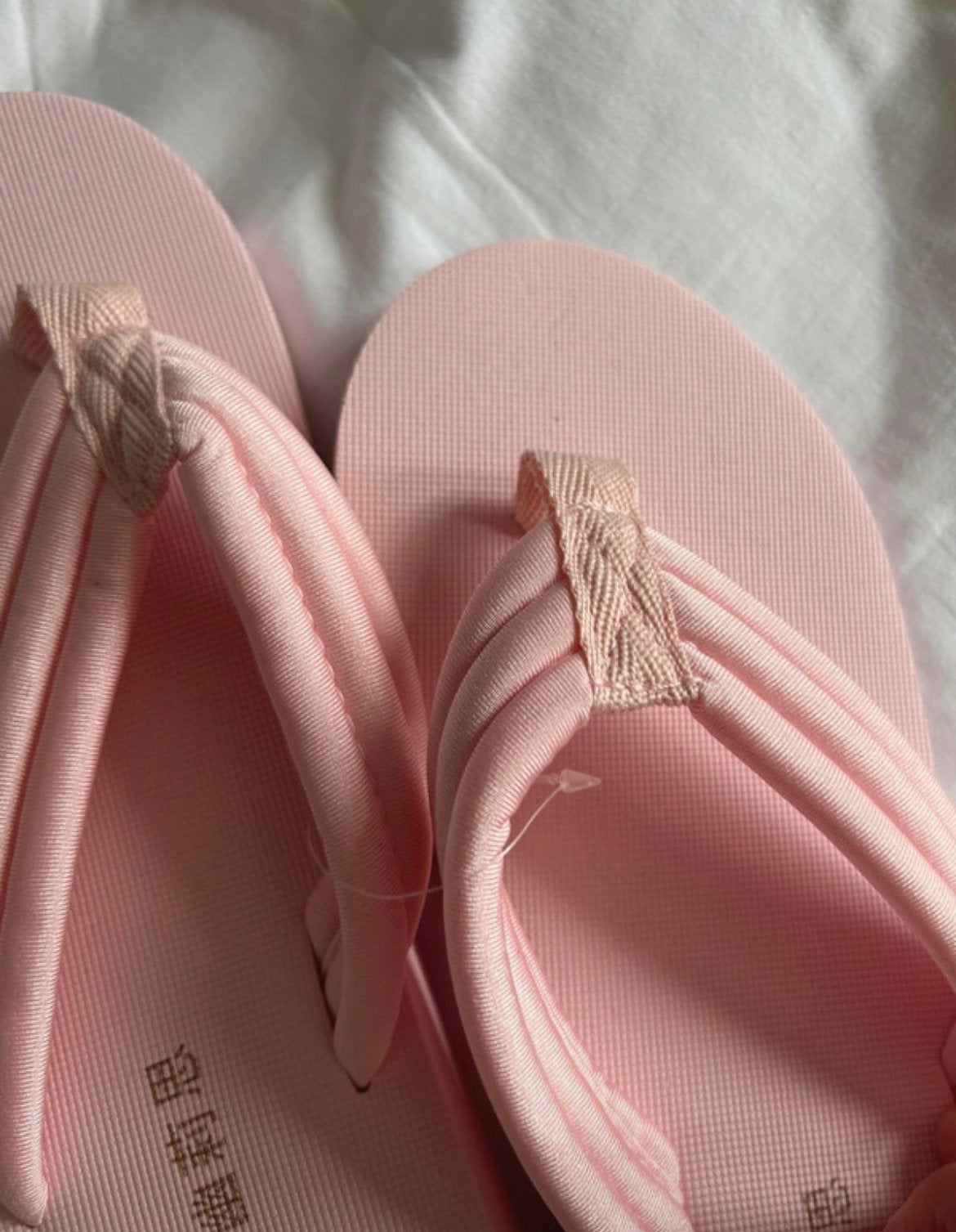 2 paar dames slippers maat 45 - Roze en Zwart met bloemen, Ophalen of Verzenden, Nieuw, Roze, Slippers