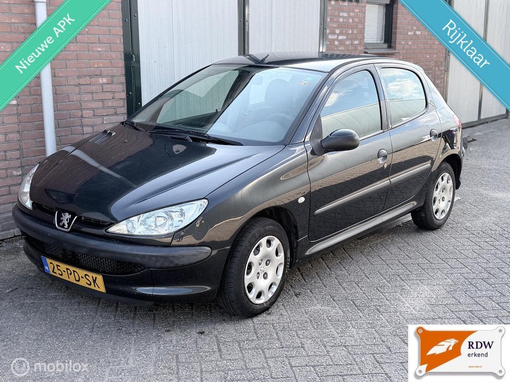 Peugeot 206 1.4 Pop' Art NAP/NWE APK/TREKHAAK, Voorwielaandrijving, 31 €/maand, 4 cilinders, Zwart