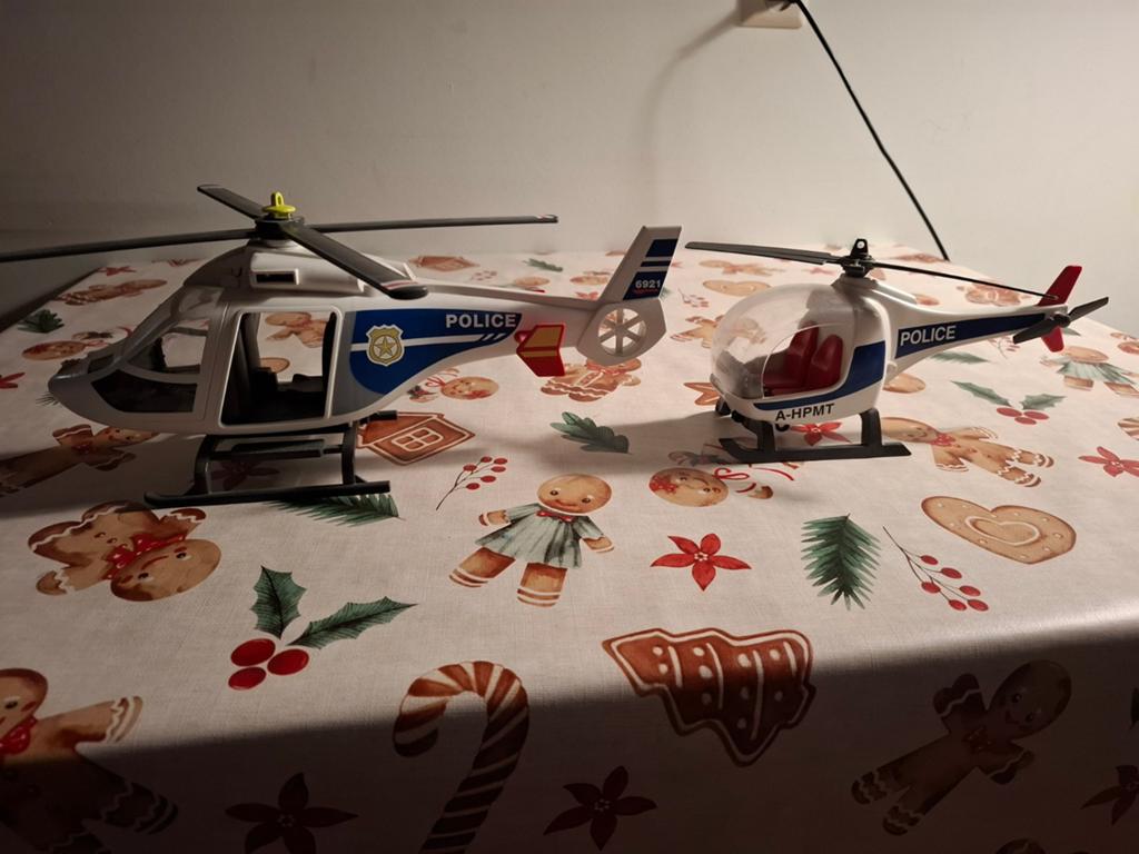 Foto 14 van Playmobil luchthaven met groot vliegtuig, helikopters,  ect.