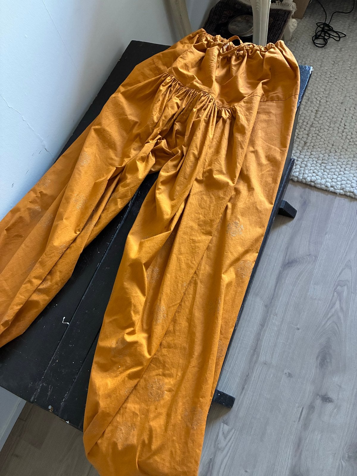 Oranje/geel harembroek, maat L, van Srishti, Kleding | Dames, Broeken en Pantalons, Maat 42/44 (L), Oranje, Ophalen of Verzenden