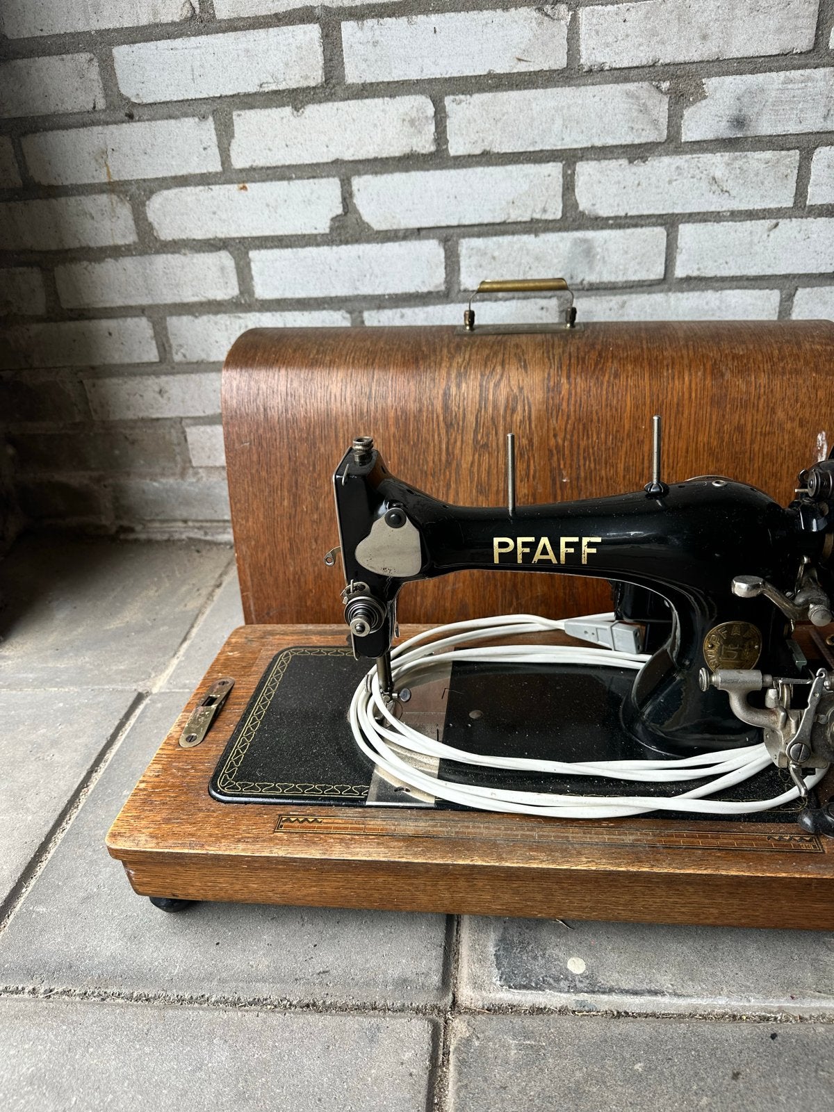 Vintage Pfaff naaimachine met houten koffer, Ophalen