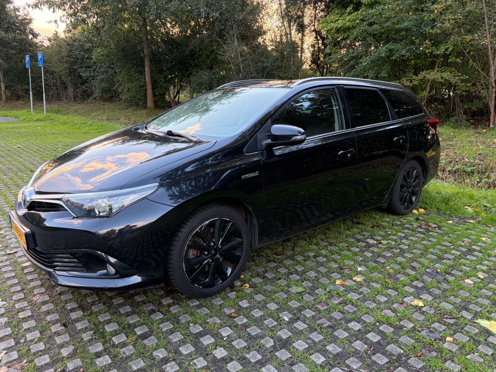 Toyota Auris 1.8 Hybrid Touring Sports CVT 2016 Zwart, Euro 5, 28 km/l, Zwart, Panoramadak