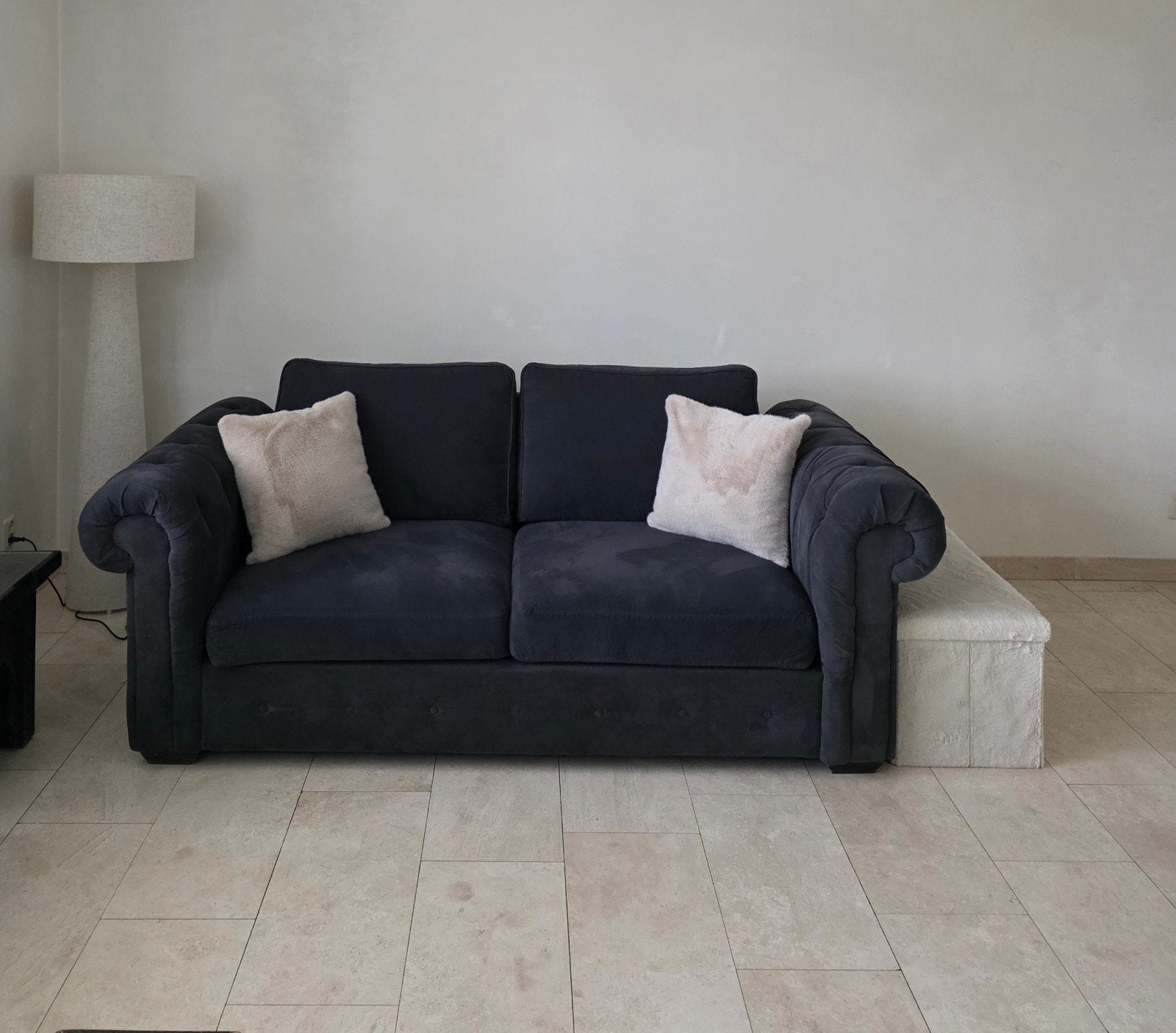 Donkergrijze tweezitsbank met chesterfield armleuningen, Ophalen, Gebruikt, 150 tot 200 cm, Chesterfield