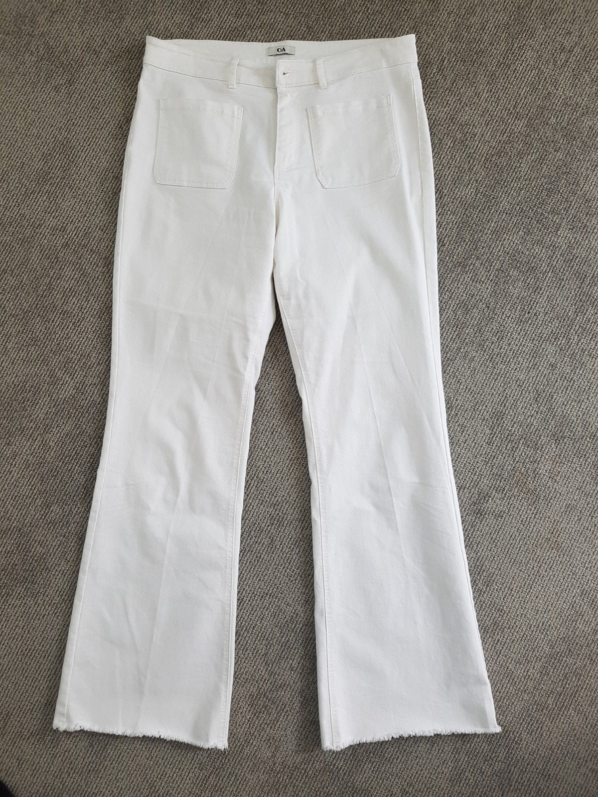 Witte C&A flared broek met rafels, maat 42/44 (L), Wit, Maat 42/44 (L), Ophalen of Verzenden, Zo goed als nieuw