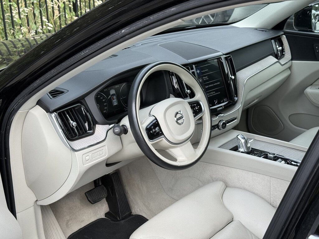 Volvo XC60 2.0 T8 Twin Engine AWD Inscription (bj 2018), Auto's, Automaat, Gebruikt, Euro 6, 4 cilinders