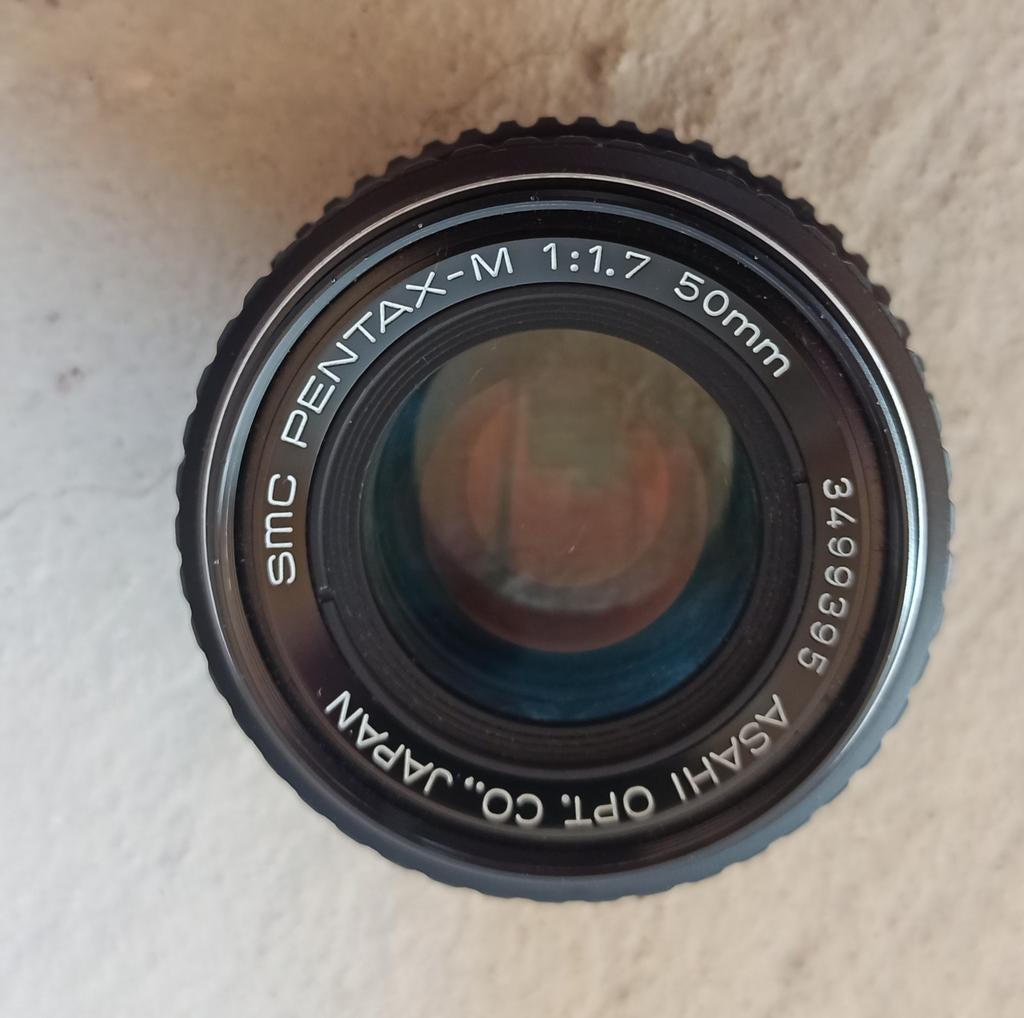 Pentax-M 50mm f/1.7 lens in nieuwstaat, Ophalen of Verzenden, Zo goed als nieuw, Standaardlens