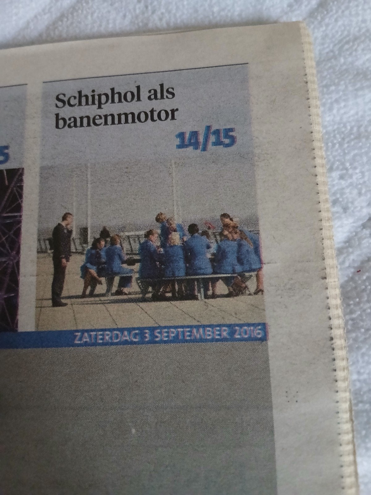 Krantenartikel  100 jaar Schiphol, Ophalen of Verzenden, Gelezen, Krant
