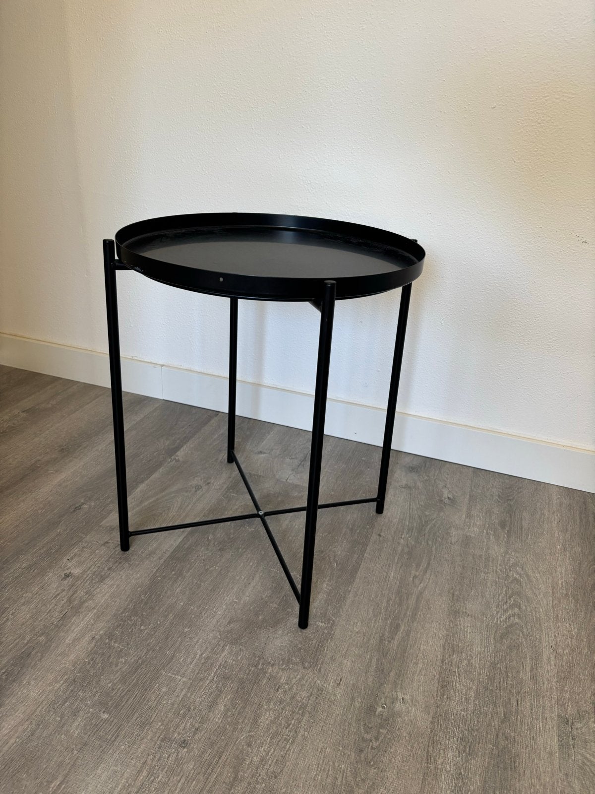 Zwart metalen bijzettafel met afneembaar blad (ikea), 45 tot 60 cm, Minder dan 55 cm, Metaal of Aluminium, Rond