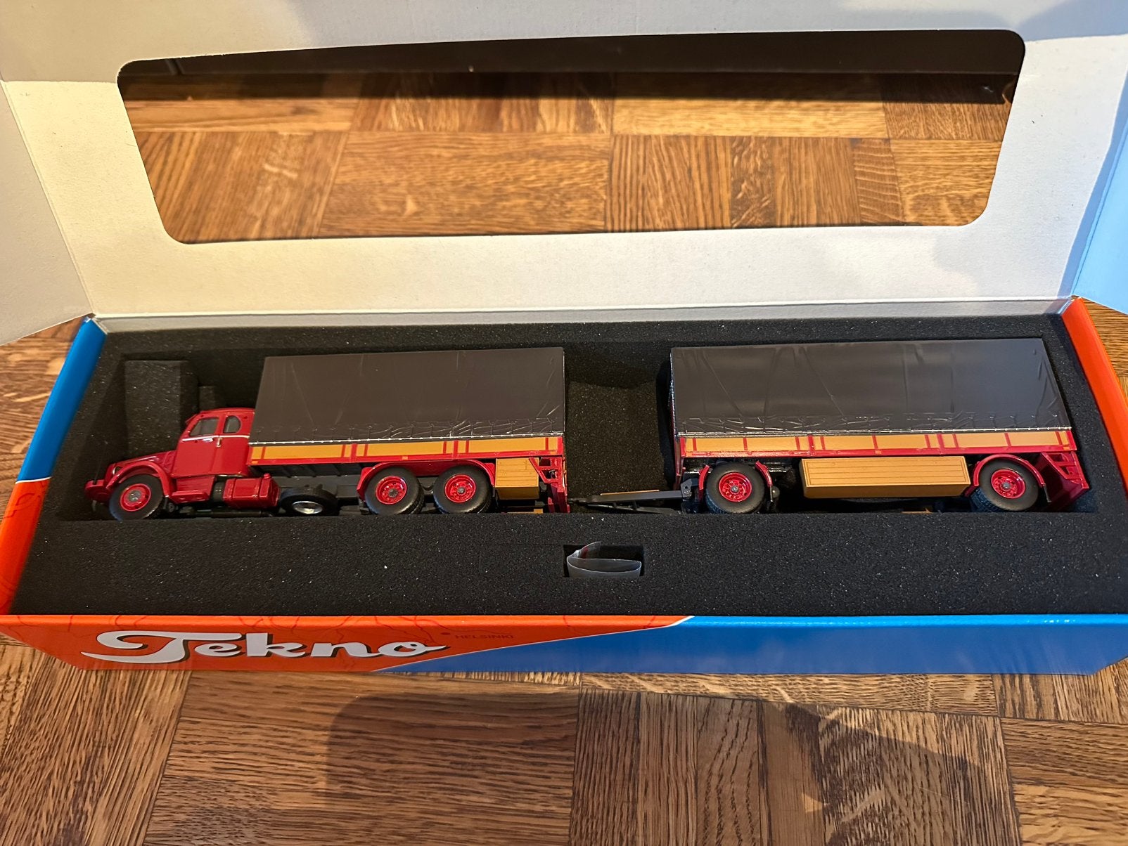 Tekno Scania Vabis Jo van Summeren, Hobby en Vrije tijd, Modelauto's | 1:50, Ophalen of Verzenden, Zo goed als nieuw, Bus of Vrachtwagen