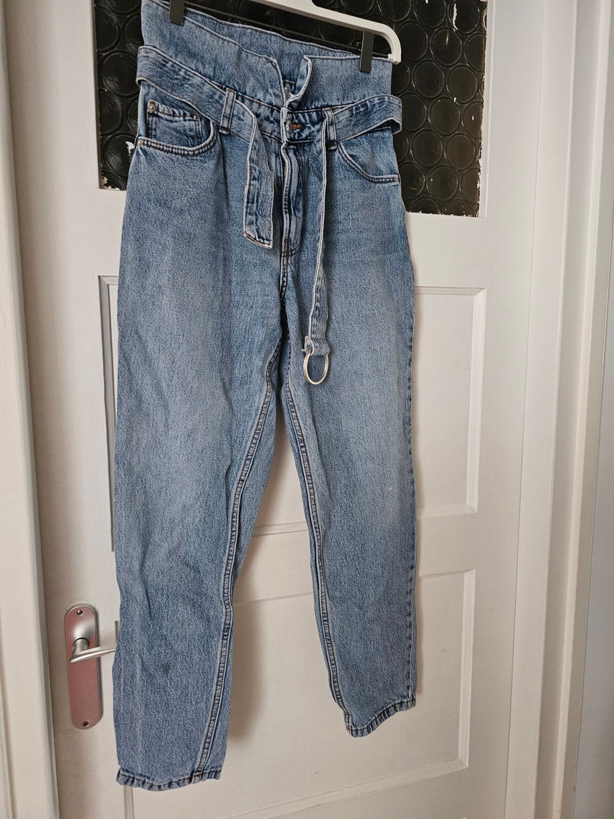 Bershka Mom Jeans met riem - Maat 36, Ophalen, Blauw, Bershka, Zo goed als nieuw
