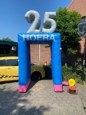 Hoera 25 jaar Feestboog te huur, huren opblaasfiguur, Hobby en Vrije tijd, Feestartikelen | Verhuur, Ophalen of Verzenden, Nieuw