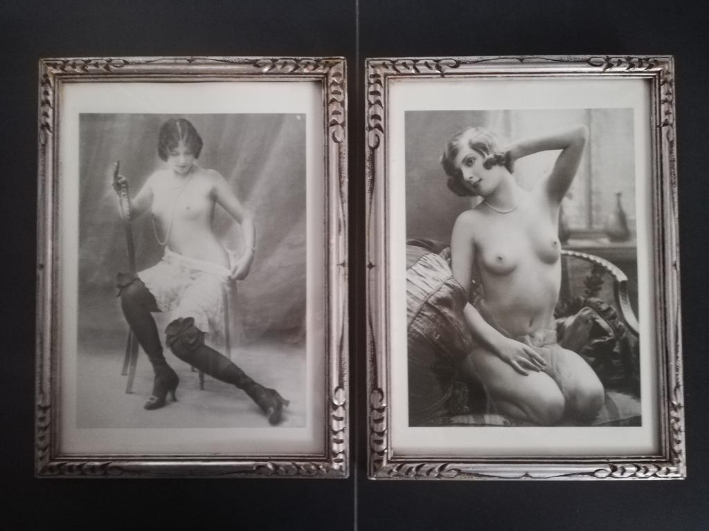 Twee ingelijste vintage erotische dames., Antiek en Kunst, Ophalen of Verzenden