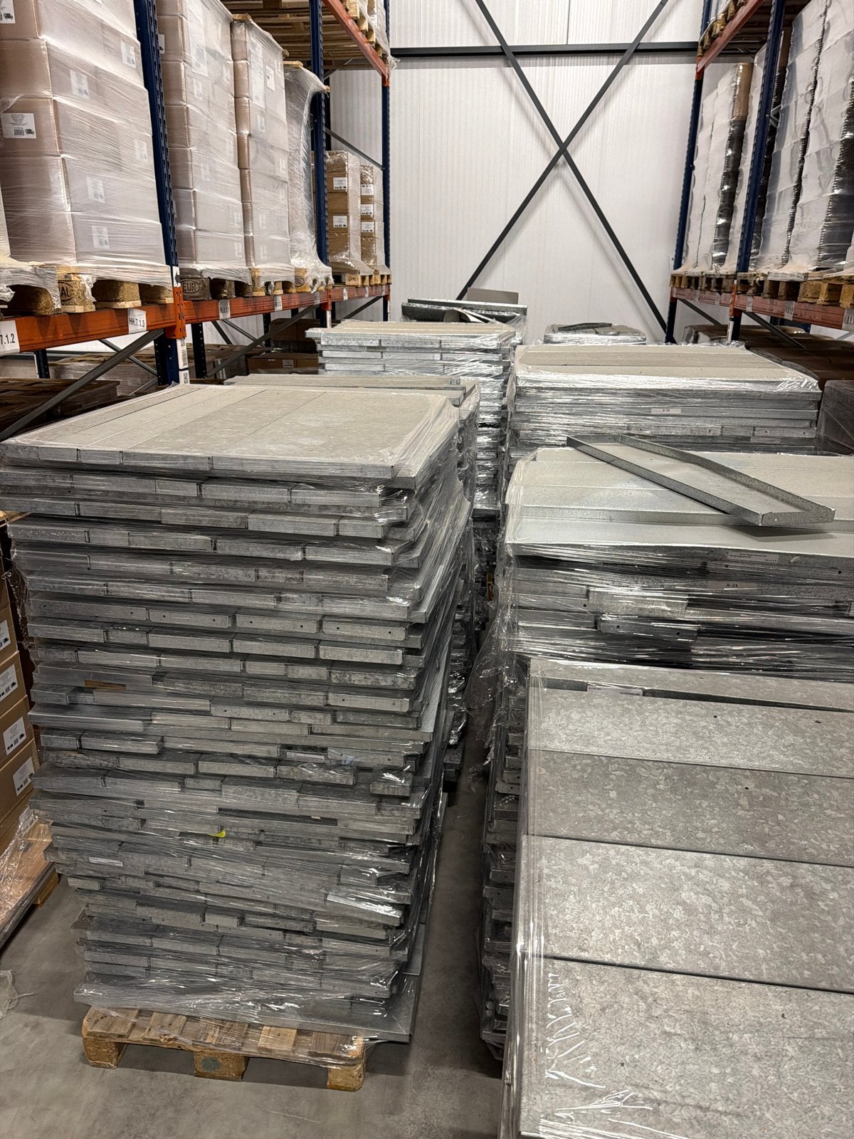 Legbord planken voor magazijnstellingen (18 pallets), Ophalen
