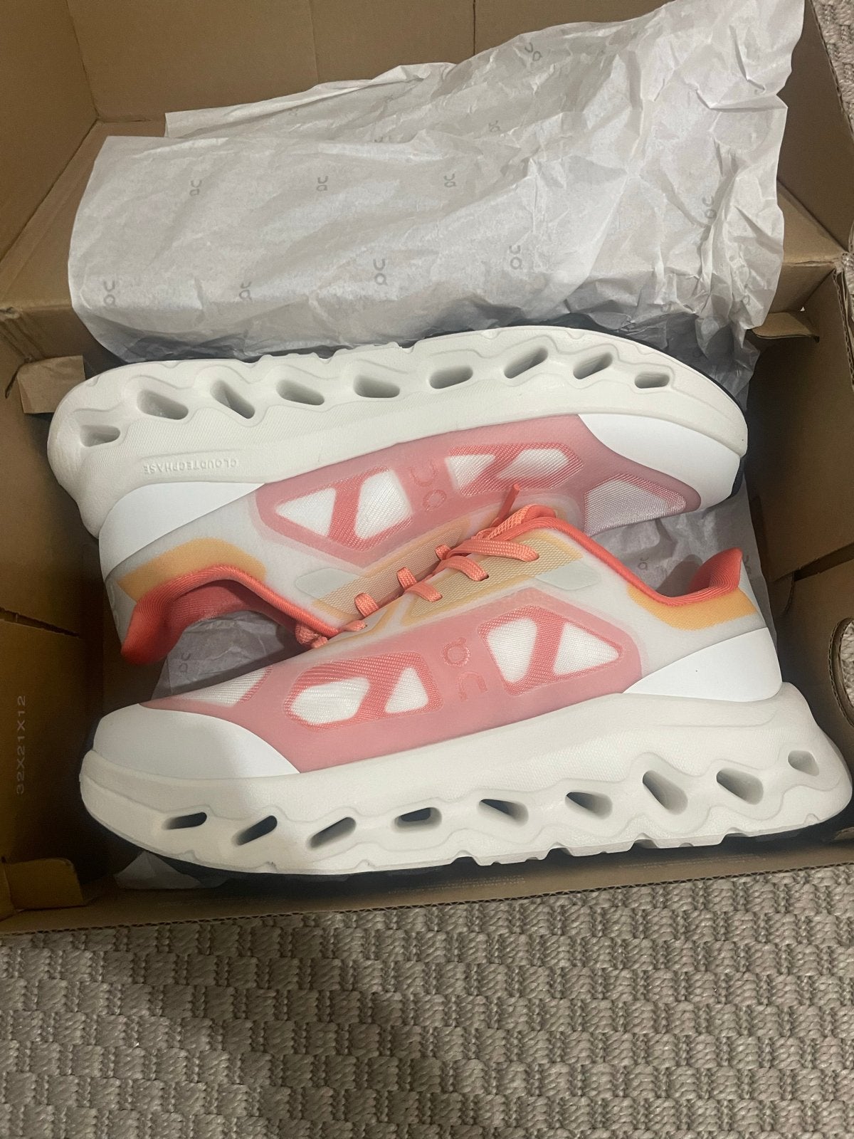 On Cloud hardloopschoenen - Oranje - Maat 42, Ophalen of Verzenden, Nieuw, Oranje, Sportschoenen