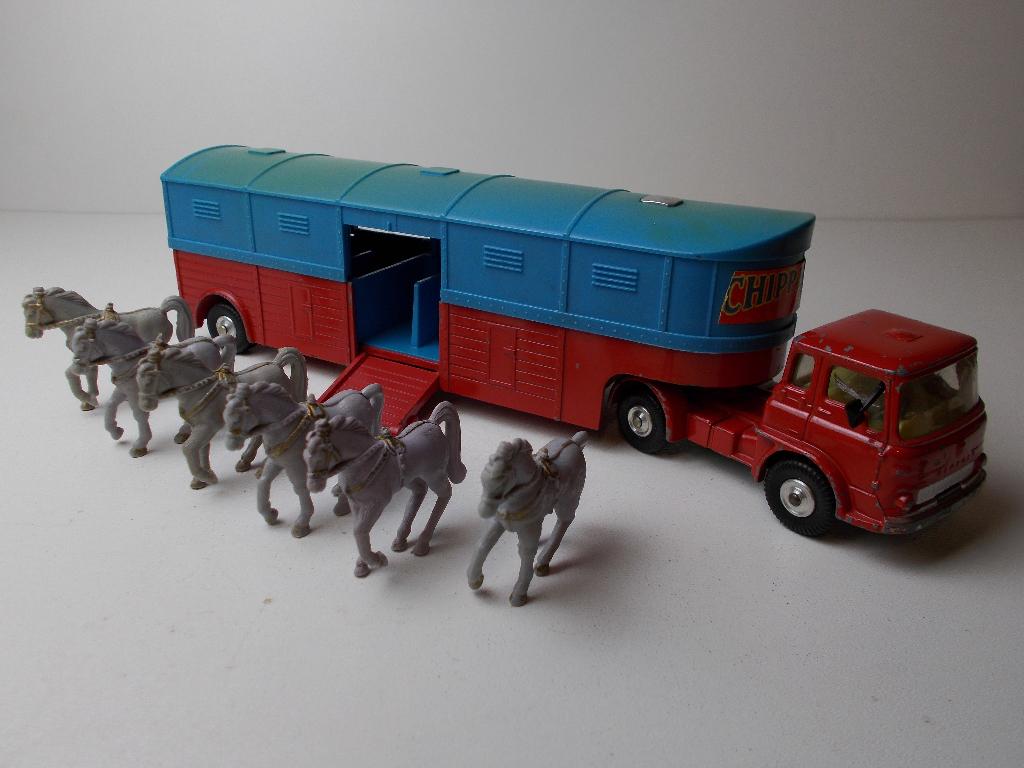 1962 Corgi MajorToys 1130 CHIPPERFIELDS HORSEBOX+HORSES! -A-, Ophalen of Verzenden, Zo goed als nieuw, Bus of Vrachtwagen, Corgi