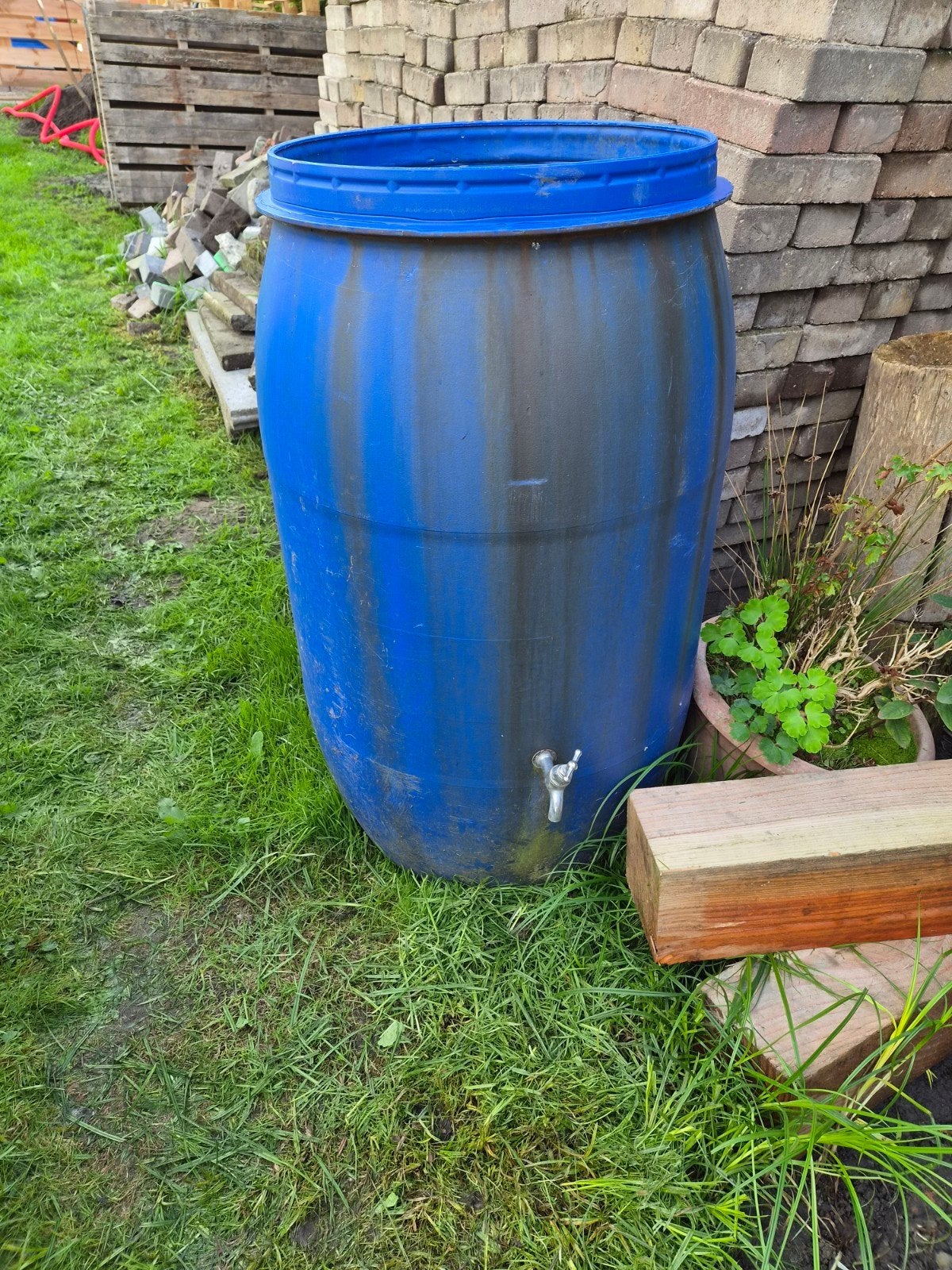Regenton blauw met kraantje, 210 liter, Tuin en Terras, Ophalen, Kunststof, Gebruikt, Met kraantje