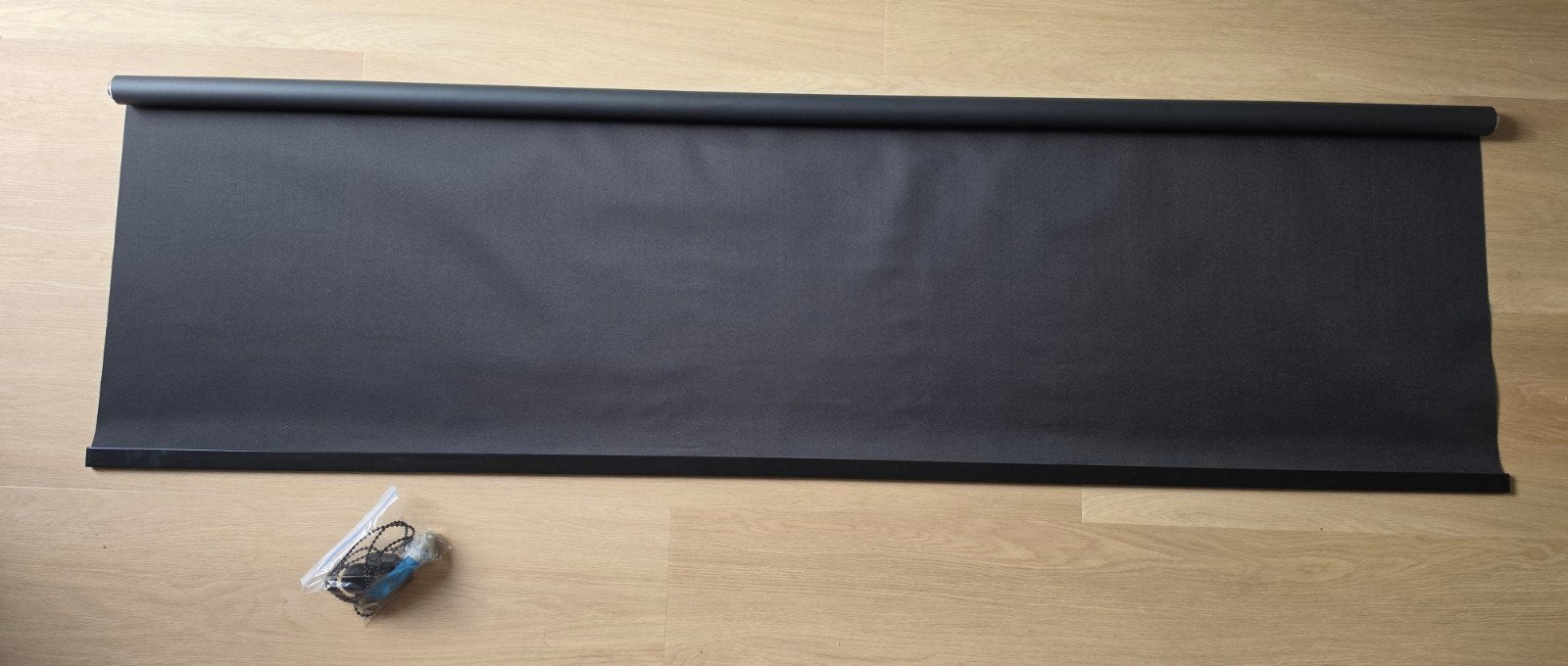 Zwart rolgordijn 195x190 cm - Verduisterend en compleet, Huis en Inrichting, Stoffering | Gordijnen en Lamellen, Zo goed als nieuw