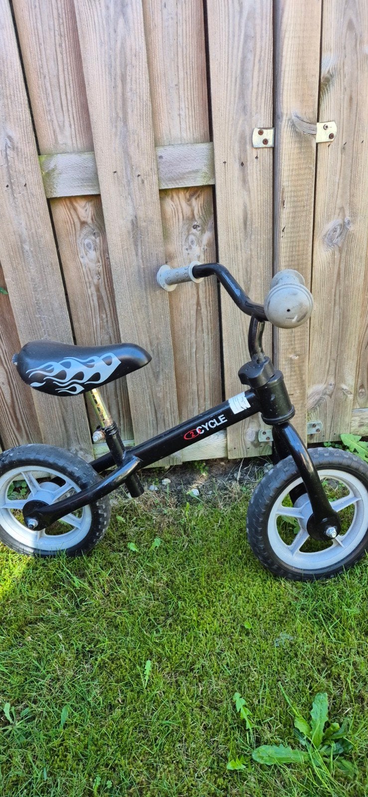 2Cycle Loopfiets Zwart met Vlammenzadel
