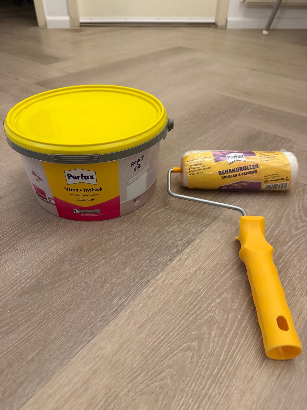 Perfax Behangset: Vlieslijm Ready & Roll + Behangroller, Ophalen, Nieuw, Verfroller