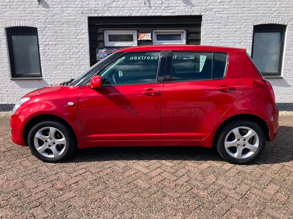 Suzuki Swift 5 deurs 1.3 EDITION Leuke auto met APPLE CARPLA, Auto's, Suzuki, Voorwielaandrijving, Stof, Gebruikt, Zwart