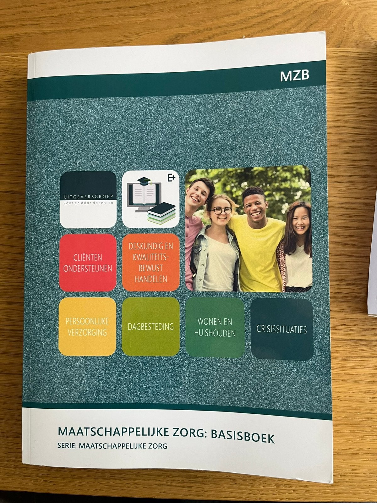 Maatschappelijke zorg basisboek, Boeken, Schoolboeken, Ophalen of Verzenden, Gelezen, Overige niveaus, Overige vakken