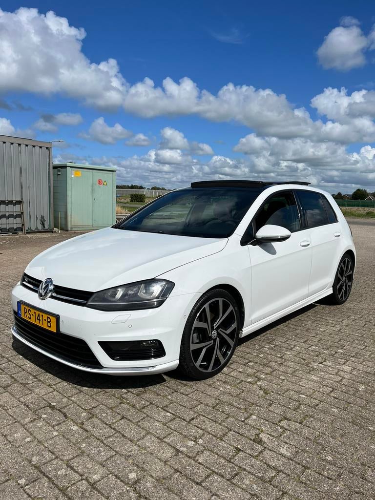 Volkswagen Golf 1.4 TSI 3X R-LINE | PANO | DYNAUDIO |, Zwart, Wit, 650 kg, 1500 kg