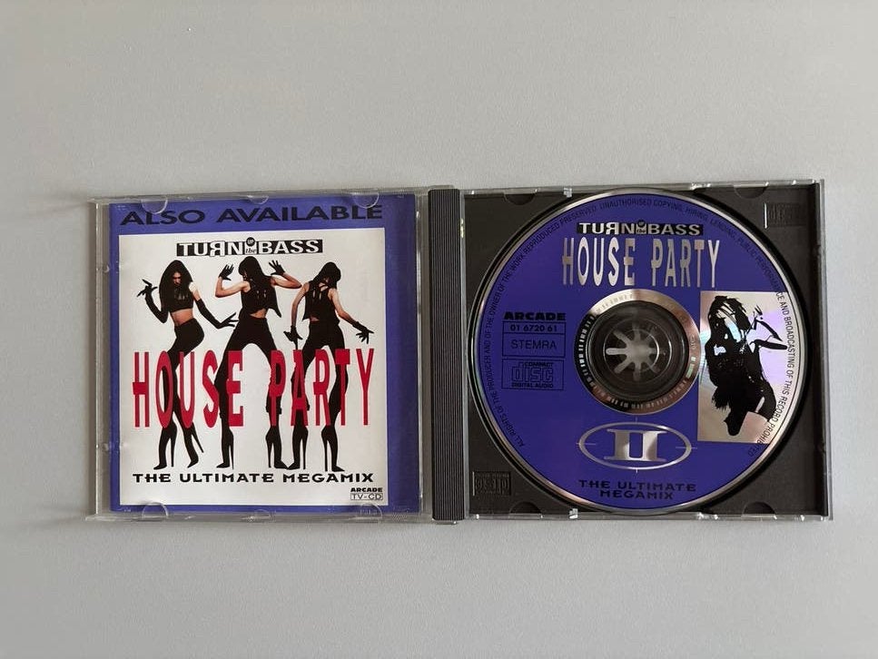 Turn Up The Bass House Party II - The Ultimate Megamix, Cd's en Dvd's, Gebruikt, House, Ophalen of Verzenden, Verzamelalbum