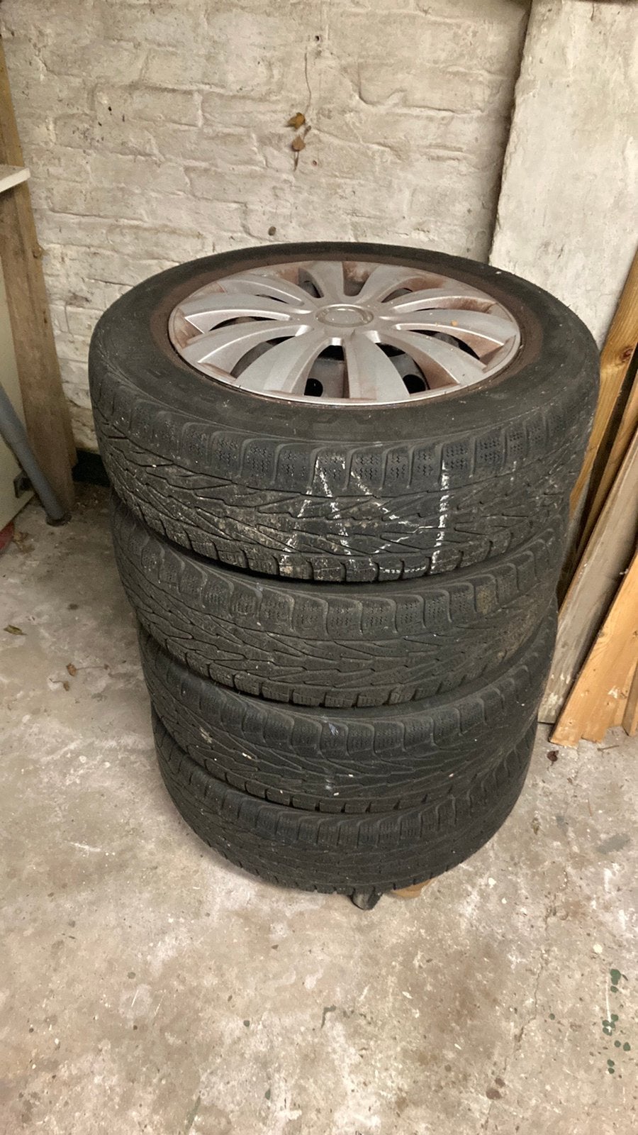 Set van 4 banden en velgen Toyota Yaris 2006, Ophalen, Gebruikt, 15 inch, Banden en Velgen