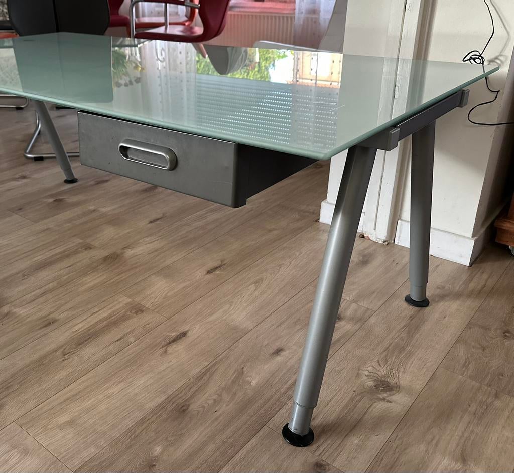 bureau IKEA Galant met glas, Huis en Inrichting, Bureaus, 160 cm, Met lades, Ophalen of Verzenden, Zo goed als nieuw