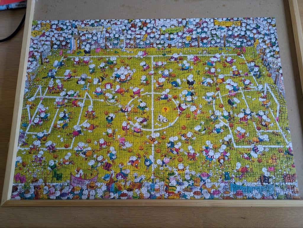 Leuke Mordillo puzzel Crazy Football uitgegeven door Heye, Ophalen of Verzenden, 500 t/m 1500 stukjes, Gebruikt