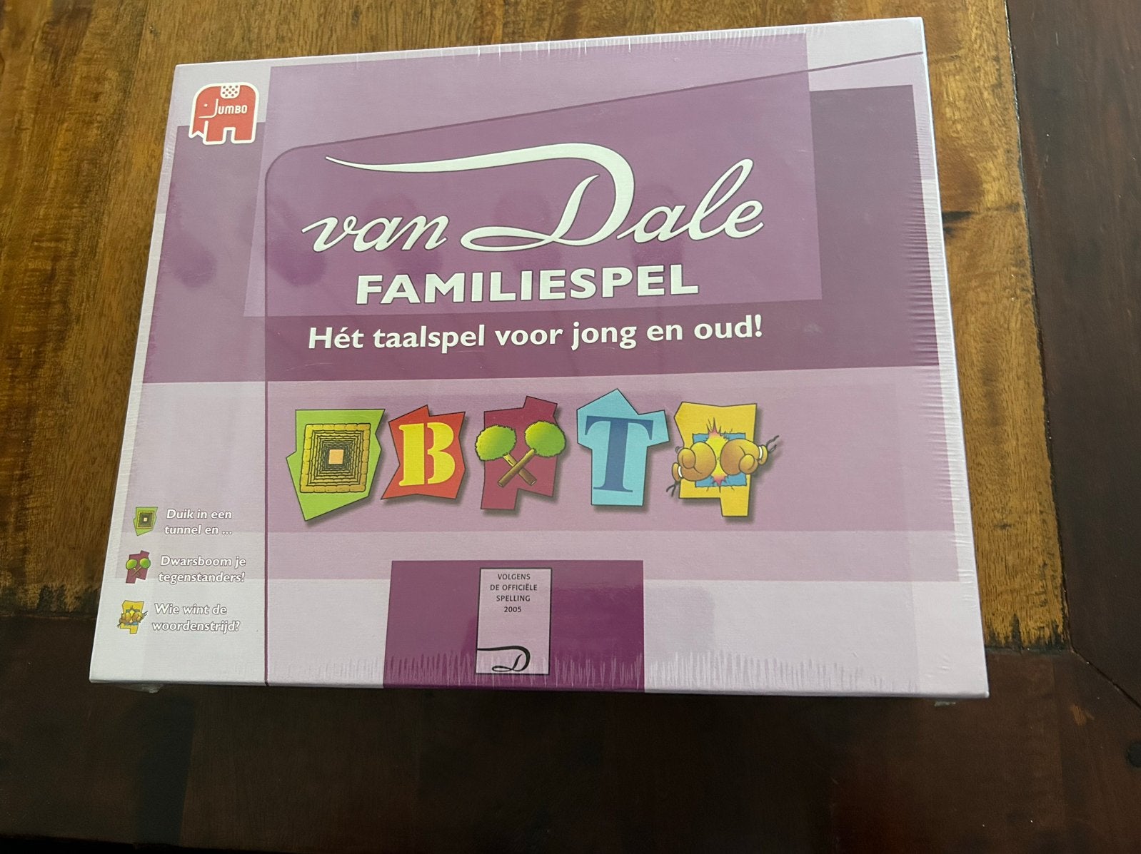 Van Dale Familiespel - Hét taalspel voor jong en oud!, Hobby en Vrije tijd, Gezelschapsspellen | Bordspellen, Drie of vier spelers