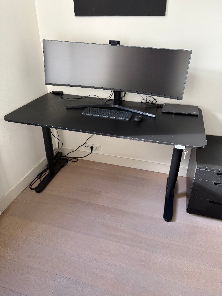 Bureau, matzwart, elektrisch verstelbaar, Huis en Inrichting, Ophalen, 160 cm, Zo goed als nieuw, IKEA