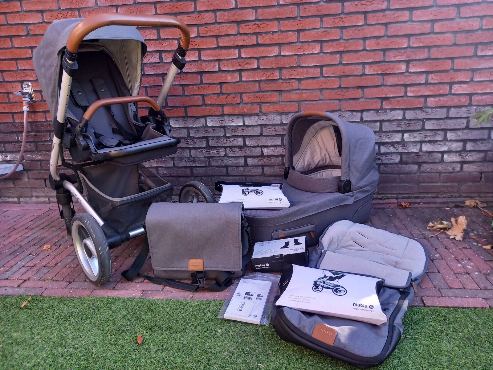 Zeer nette en complete Mutsy Nio North Grey kinderwagen, Ophalen, Zo goed als nieuw, Regenhoes