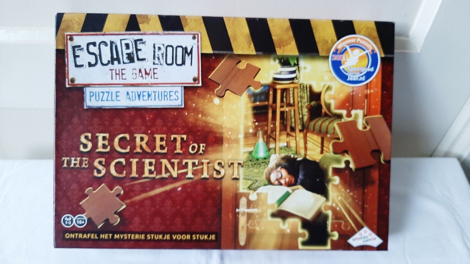 Escape Room The Game: Secret of the Scientist, Drie of vier spelers, Ophalen of Verzenden, Zo goed als nieuw, Identity Games
