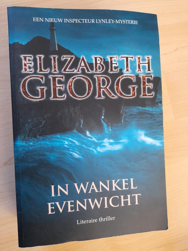 IN WANKEL EVENWICHT Elizabeth George Insp. Lynley mysterie, Ophalen of Verzenden, Zo goed als nieuw