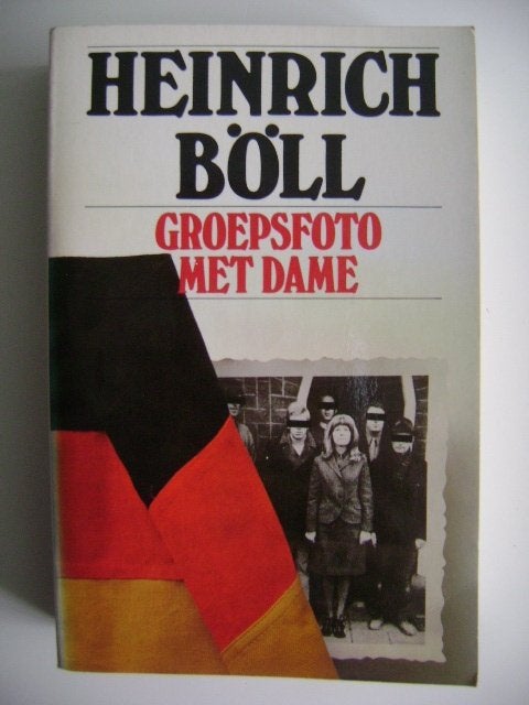 B-14545-7-3 : Groepsfoto met dame - Heinrich Boll., Boeken, Ophalen of Verzenden, Gelezen