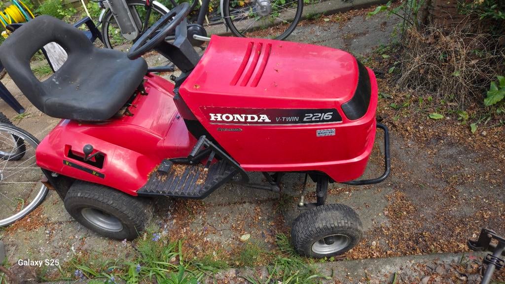 Honda zitmaaier V-Twin 2216 zonder maaidek en zonder opvang, Ophalen, Gebruikt, Honda, 90 tot 120 cm